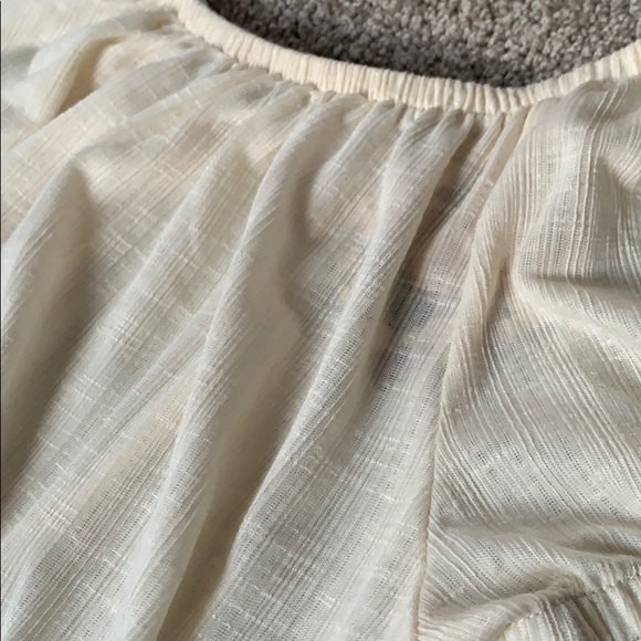 Cream colored crop top - Picture 2 of 4